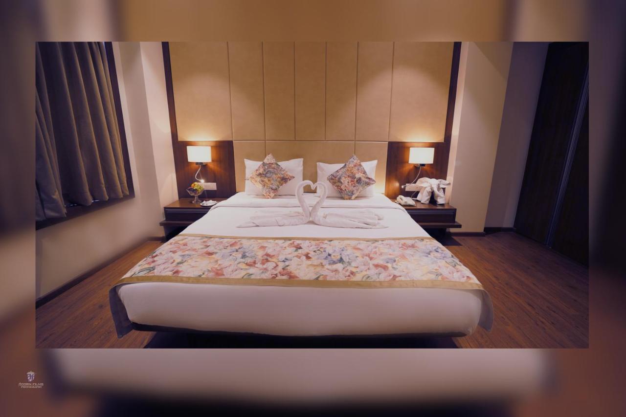 Pride Hotel Бопал Екстериор снимка