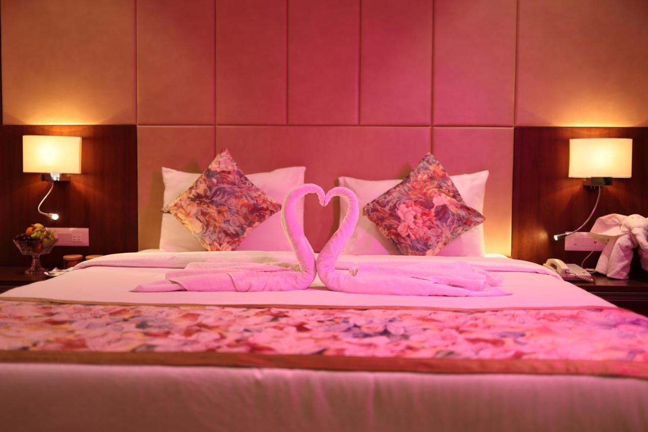 Pride Hotel Бопал Екстериор снимка