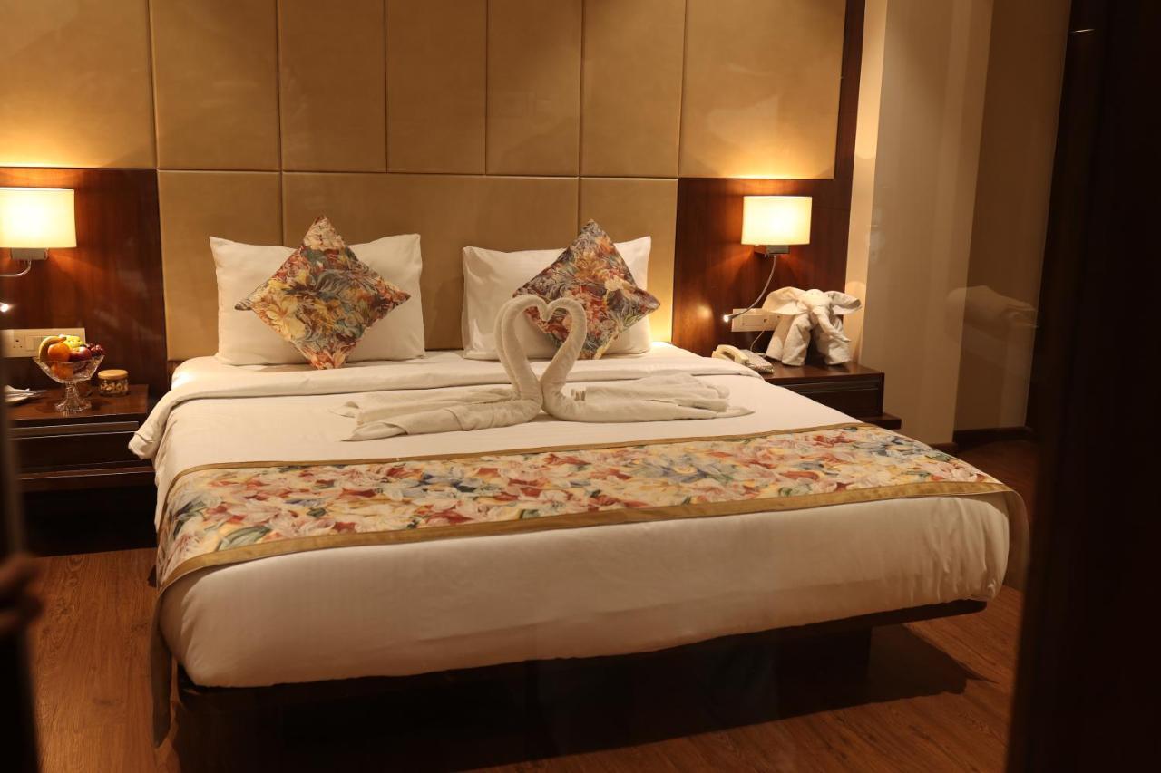 Pride Hotel Бопал Екстериор снимка
